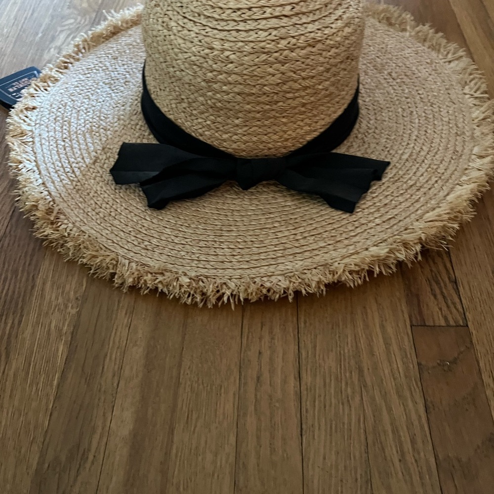 Straw Beach Hat - Picture 2 of 5